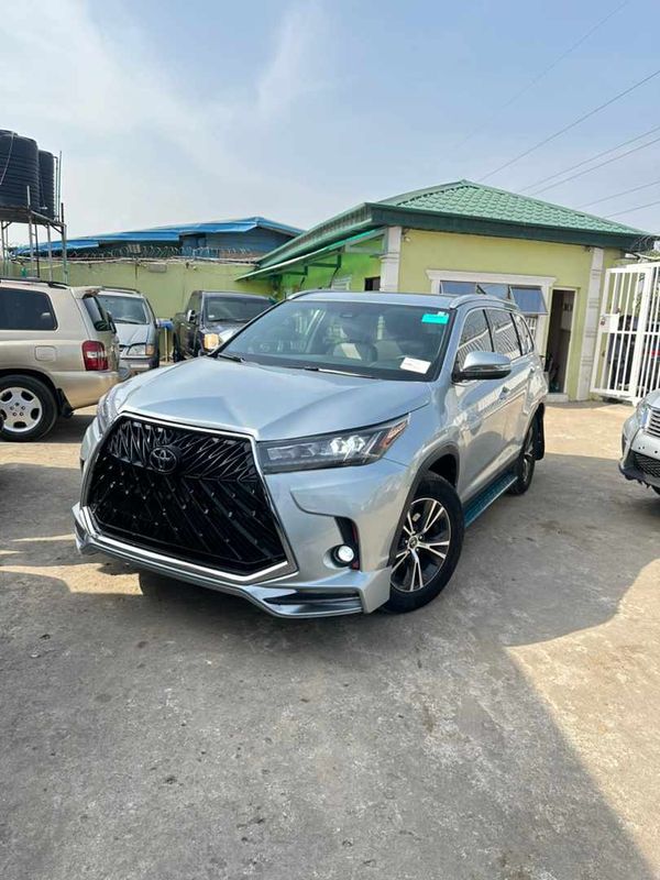 Thumbnail 3 of 2019 Toyota Highlander LE